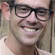 Profesor de inglés nativo con mas de 10 años de experiencia dando clases a adultos y a niños.